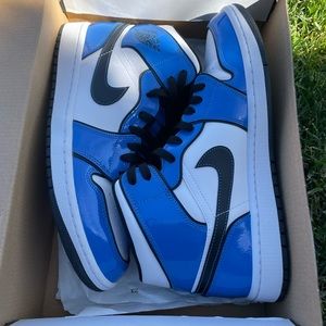 Jordan retro 1 signal blue. Men 10.5